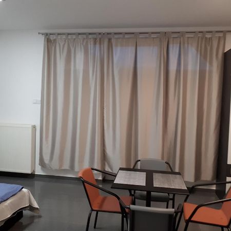Kertvarosi Apartman Tiszaújváros Exterior foto