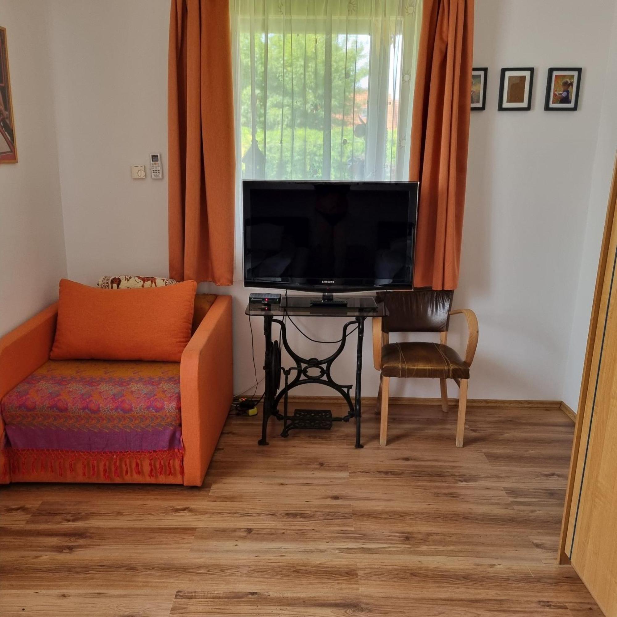 Kertvarosi Apartman Tiszaújváros Exterior foto