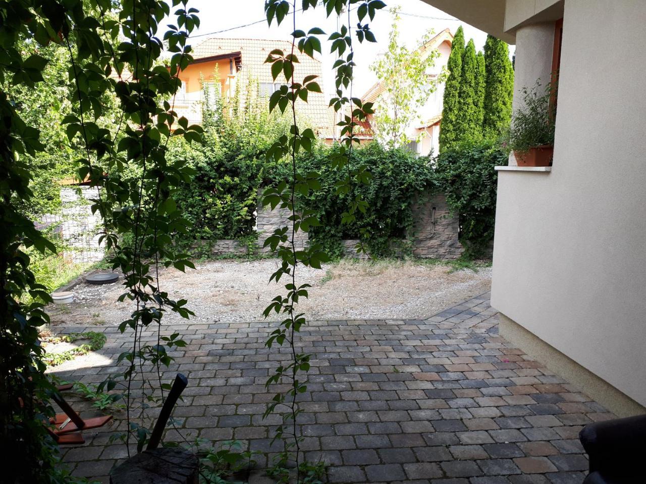 Kertvarosi Apartman Tiszaújváros Exterior foto