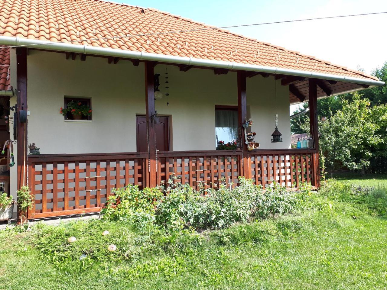 Kertvarosi Apartman Tiszaújváros Exterior foto