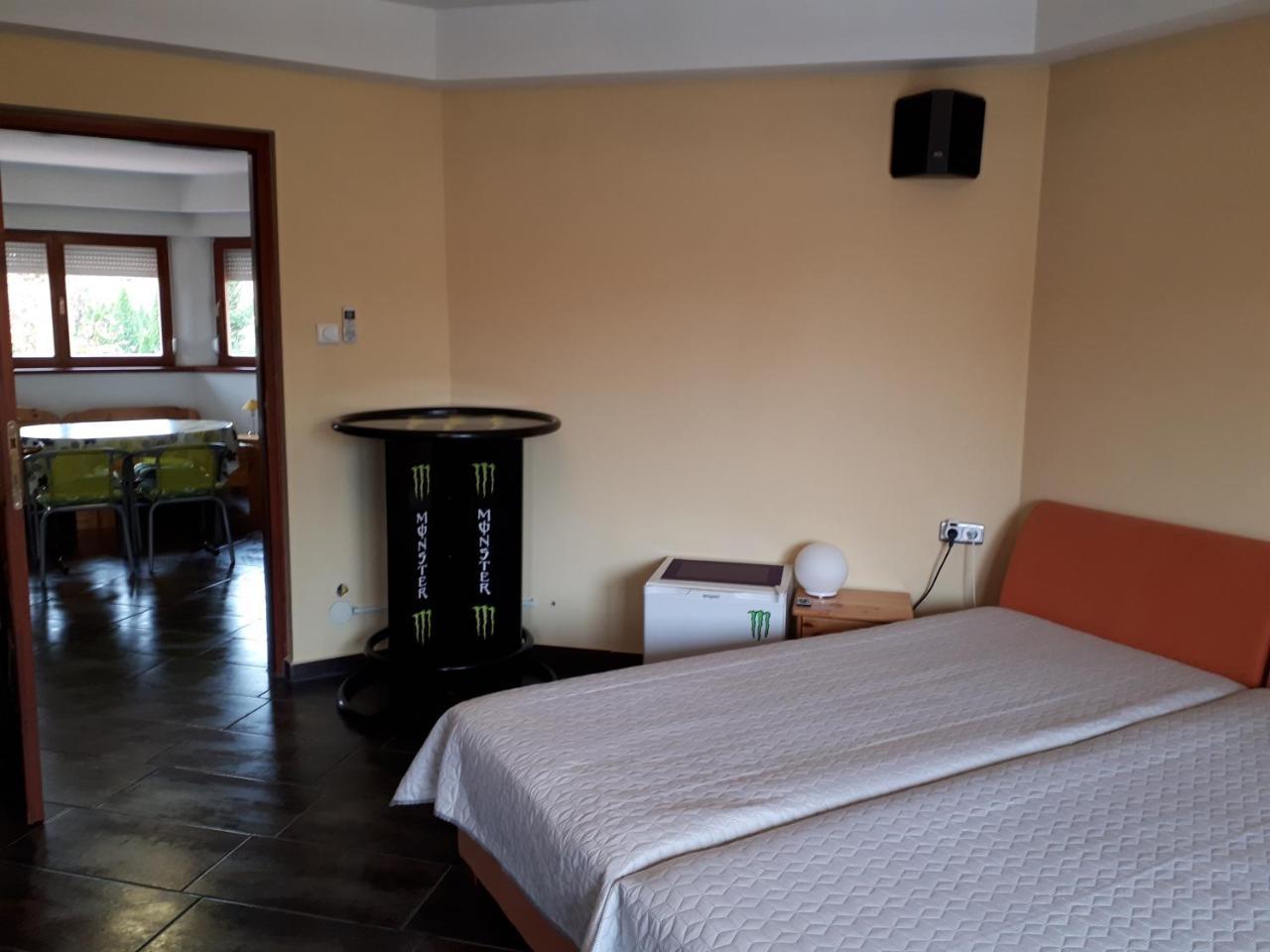 Kertvarosi Apartman Tiszaújváros Exterior foto