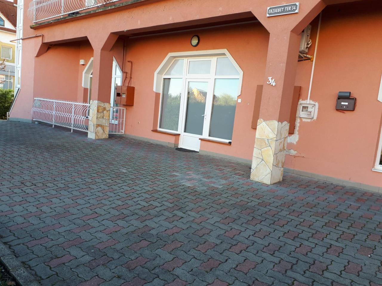 Kertvarosi Apartman Tiszaújváros Exterior foto