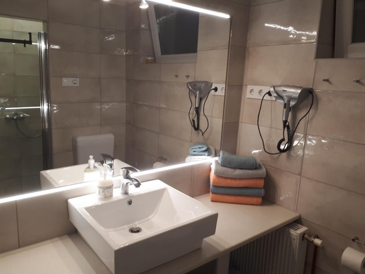 Kertvarosi Apartman Tiszaújváros Exterior foto