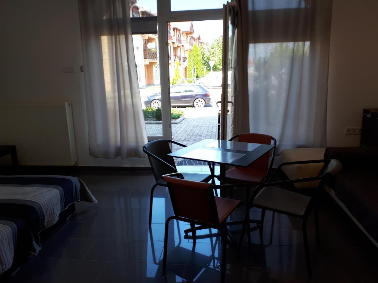 Kertvarosi Apartman Tiszaújváros Exterior foto